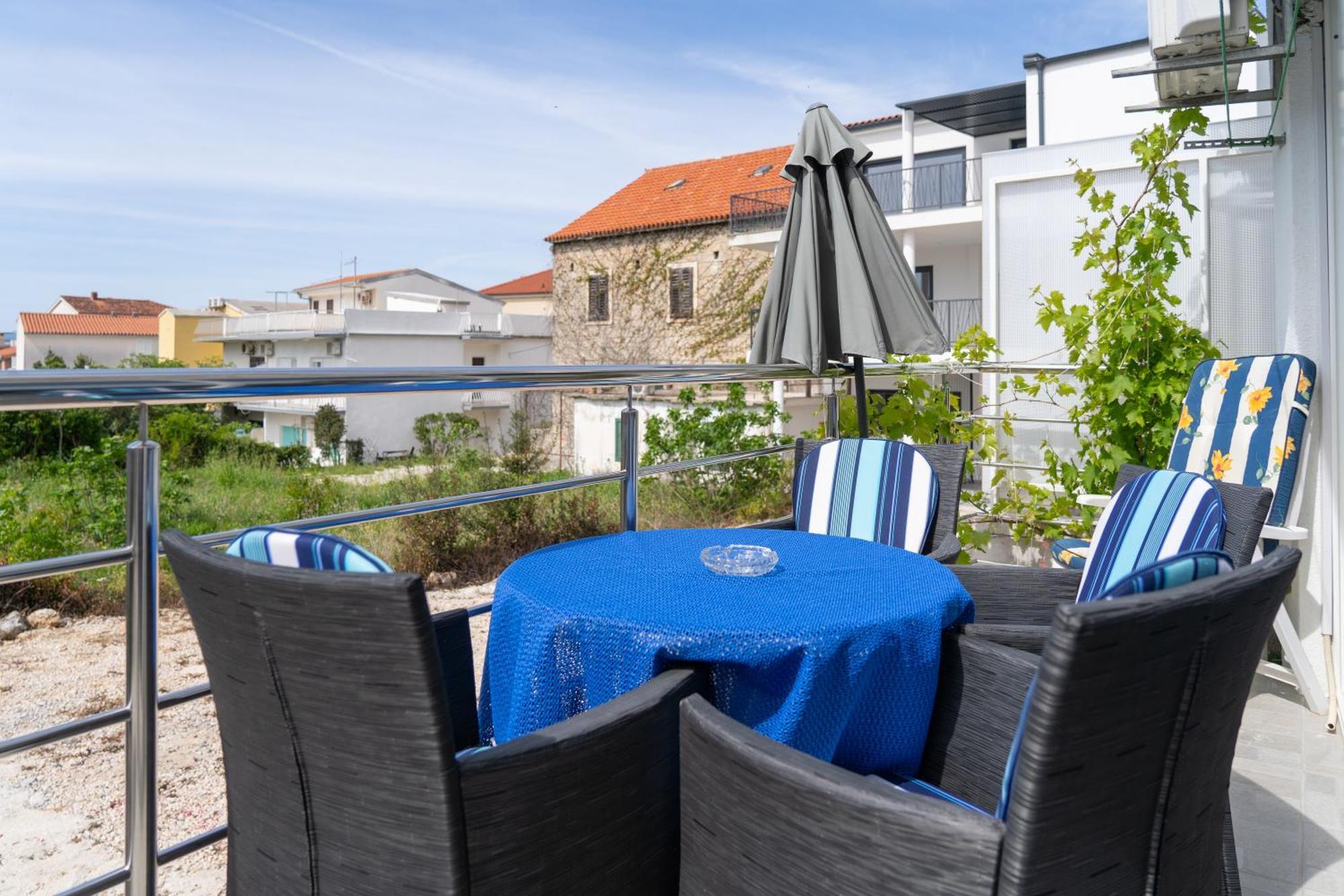 Apartment Kristina Dujmovic Baska Voda Bilik gambar