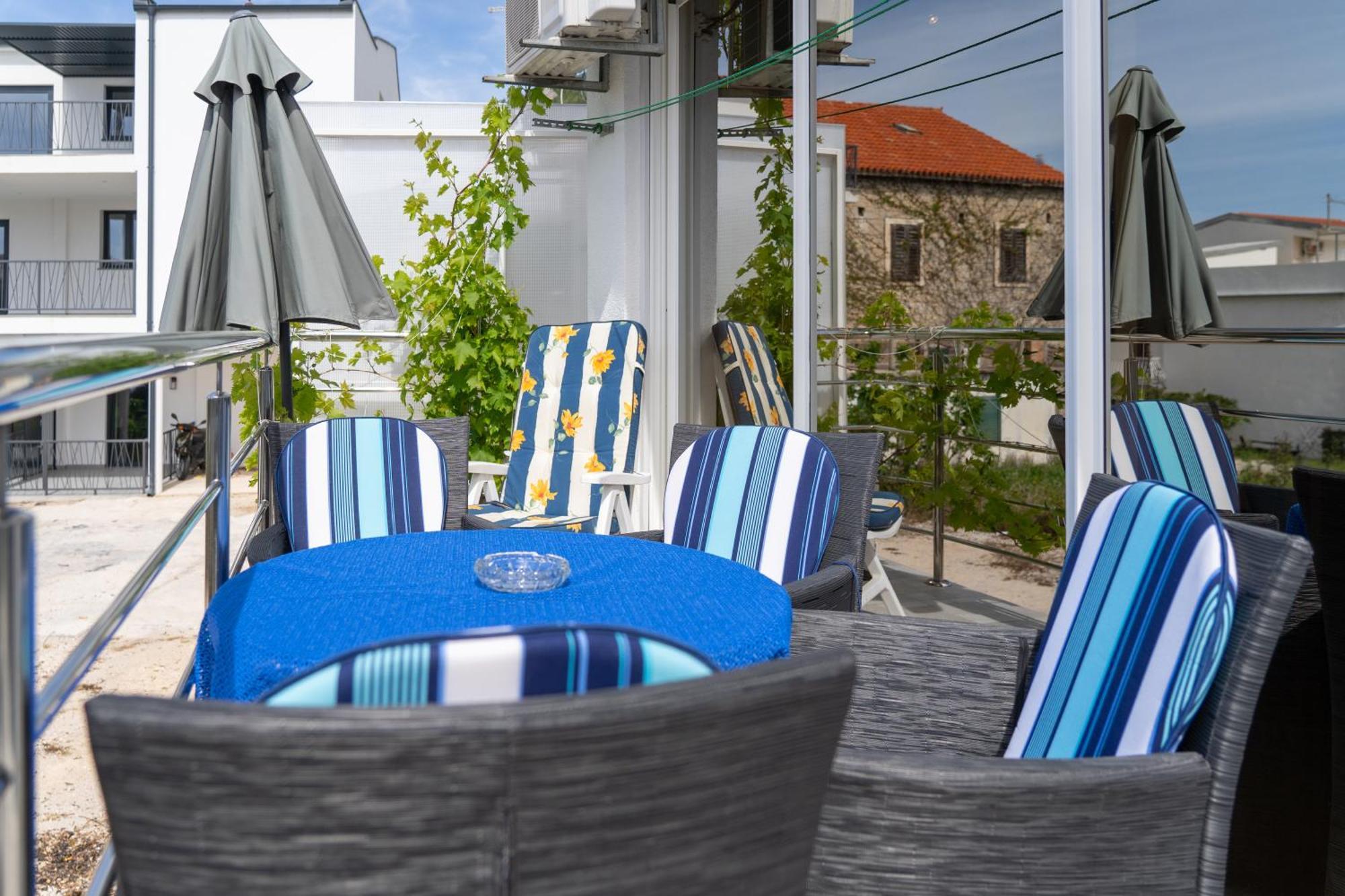 Apartment Kristina Dujmovic Baska Voda Bilik gambar