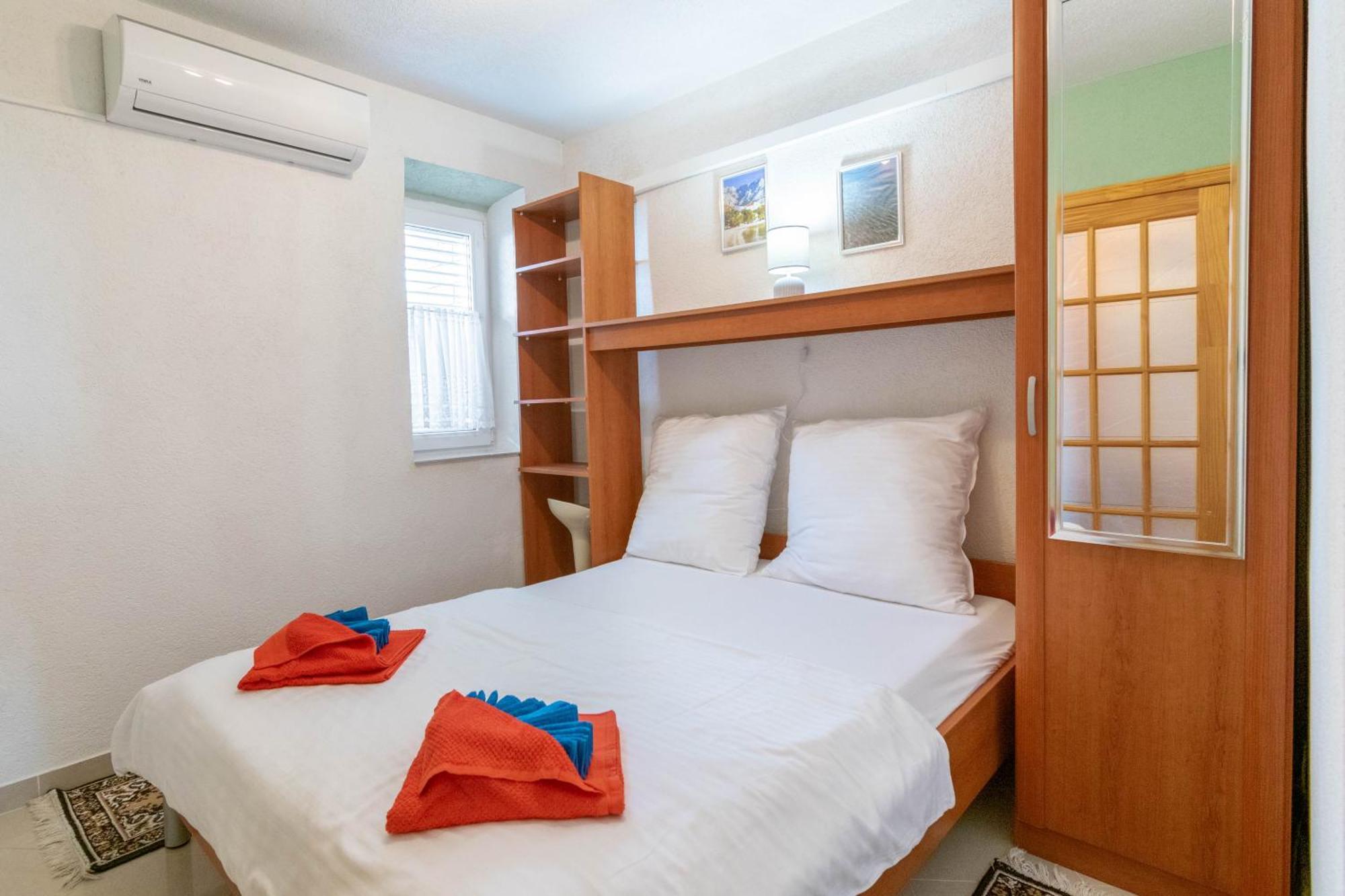 Apartment Kristina Dujmovic Baska Voda Bilik gambar
