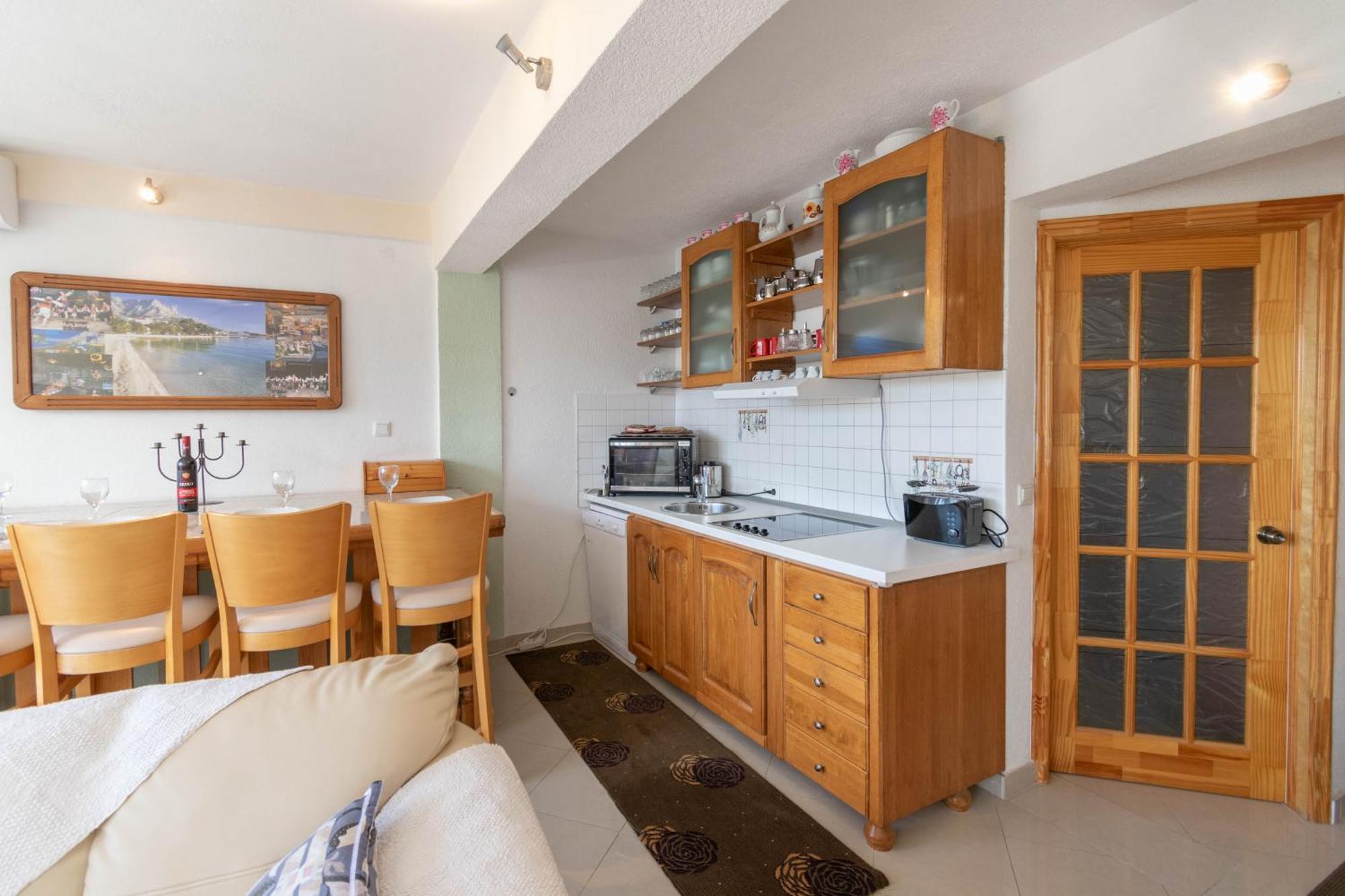 Apartment Kristina Dujmovic Baska Voda Bilik gambar