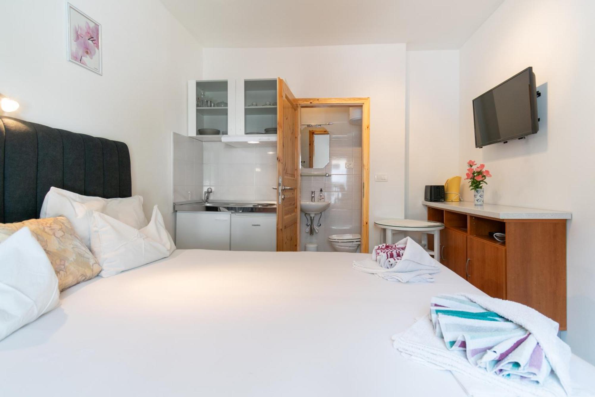 Apartment Kristina Dujmovic Baska Voda Bilik gambar