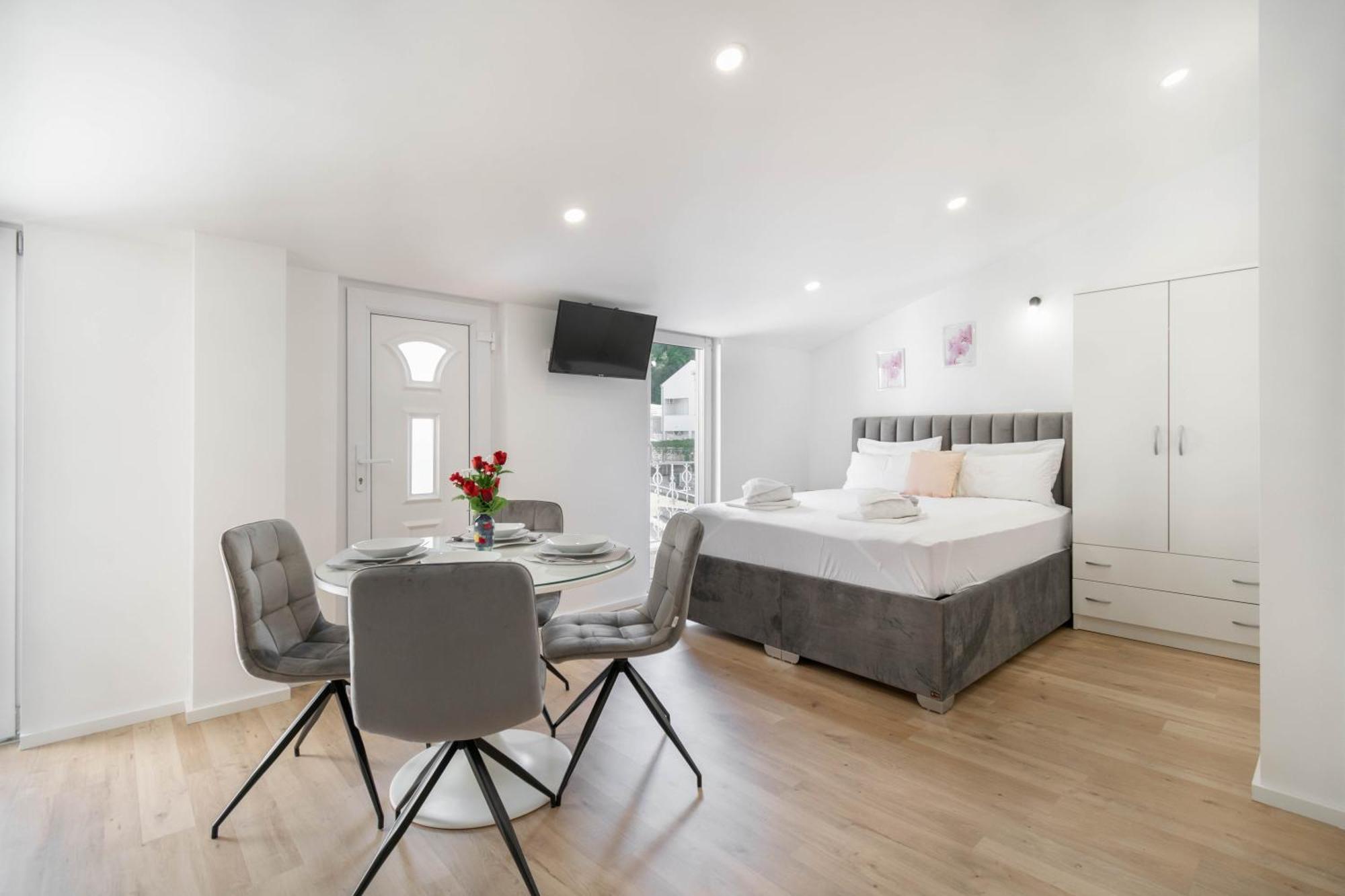 Apartment Kristina Dujmovic Baska Voda Bilik gambar